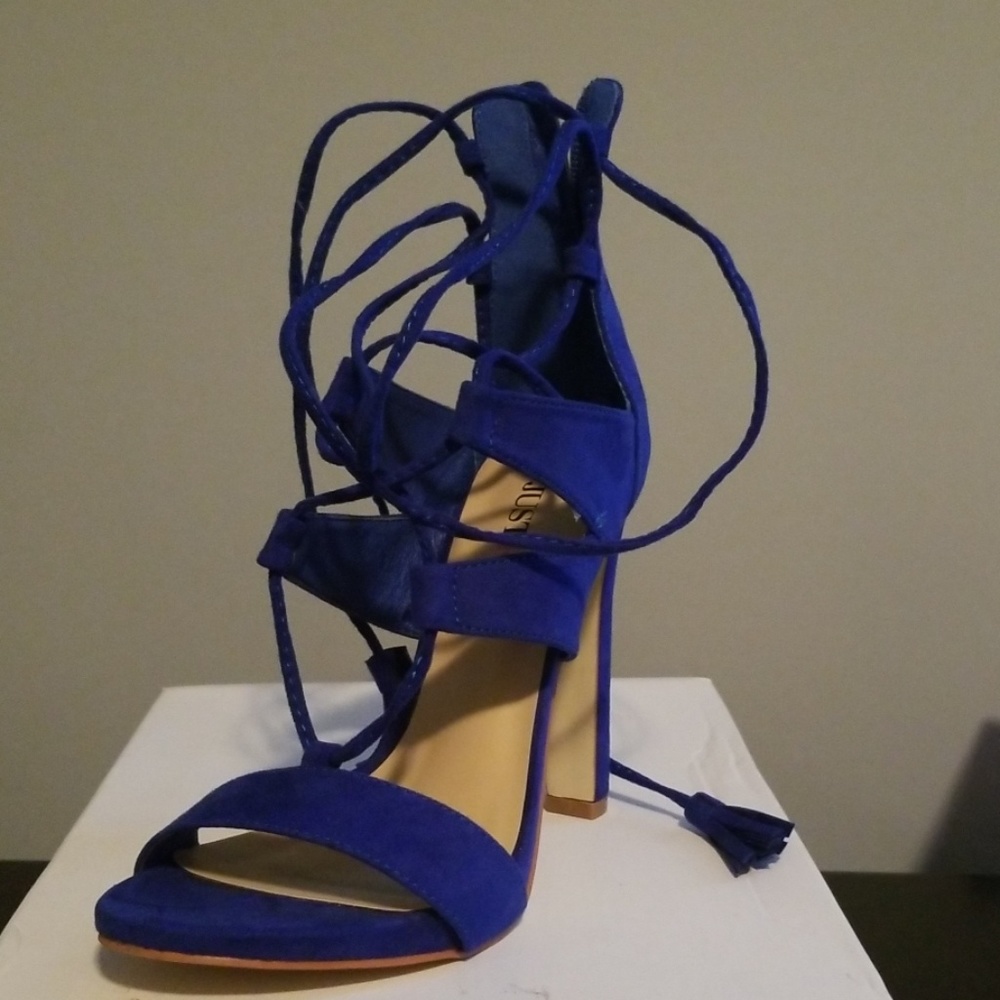Heels - Picture 3 of 7